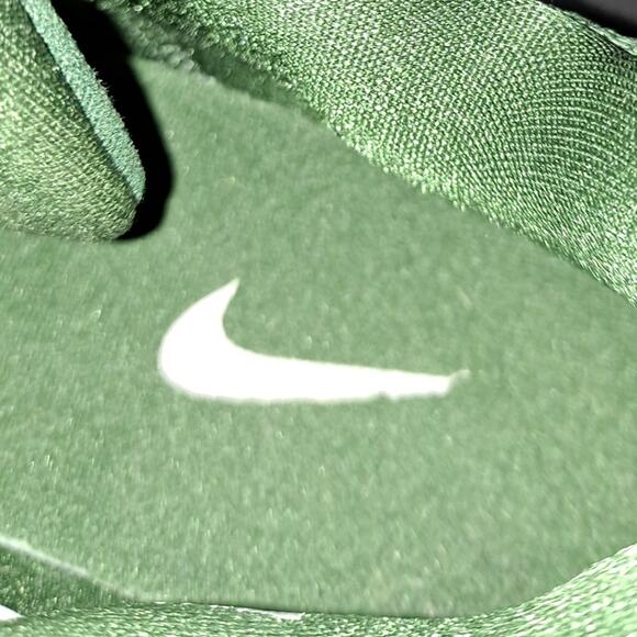 Nike Green and White Mens Sneakers Size 6.5 Model: 942774-303 - Picture 5 of 8
